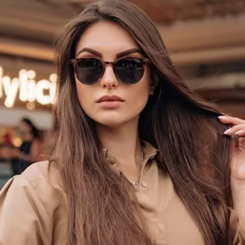 Lunettes de soleil rondes vintage – design rétro 2024 avec rivets stylés, monture unisexe, teintes jaune ou bleu, look signature